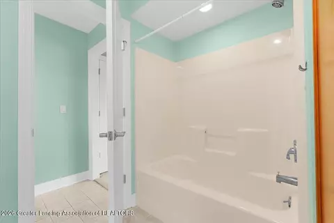 Bath - 12935 Paradise Dr, Dewitt, MI 48820 photo 9 of 9