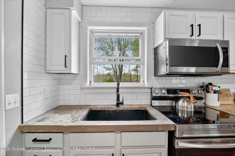Kitchen - 511 E Tyrrell Rd, Morrice, MI 48857 photo 1 of 3