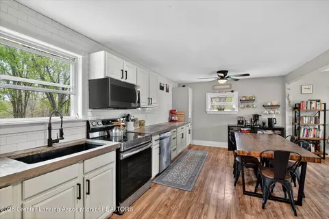 Kitchen - 511 E Tyrrell Rd, Morrice, MI 48857 photo 2 of 3