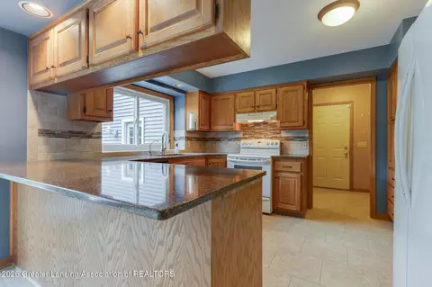 Kitchen - 4115 W Howe Rd, Dewitt, MI 48820 photo 2 of 2