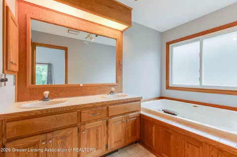 Bath - 4115 W Howe Rd, Dewitt, MI 48820 photo 3 of 4