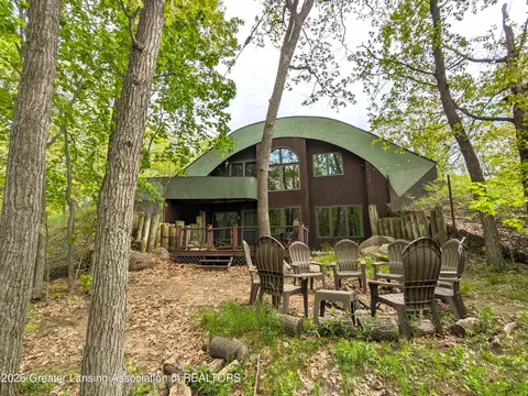 Exterior - 2889 W Sunset Dr, Roscommon, MI 48653 photo 2 of 6