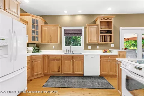 Kitchen - 10222 Red Bud Dr, Haslett, MI 48840 photo 6 of 6