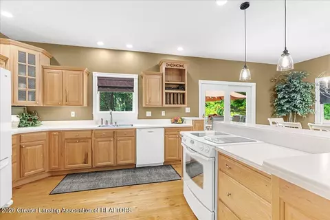 Kitchen - 10222 Red Bud Dr, Haslett, MI 48840 photo 2 of 6