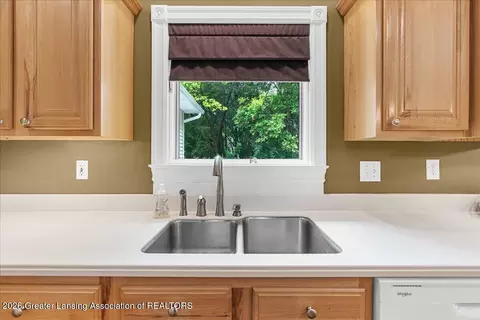 Kitchen - 10222 Red Bud Dr, Haslett, MI 48840 photo 3 of 6