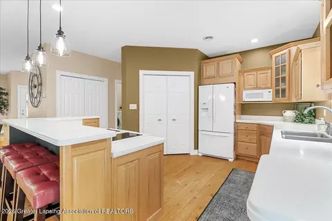 Kitchen - 10222 Red Bud Dr, Haslett, MI 48840 photo 5 of 6