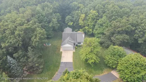 View/Area - 10222 Red Bud Dr, Haslett, MI 48840 photo 2 of 10