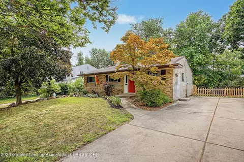 2600 Darien Dr, Lansing, MI 48912