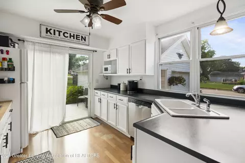 Kitchen - 302 Wilson St, Dewitt, MI 48820 photo 5 of 5