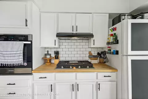 Kitchen - 302 Wilson St, Dewitt, MI 48820 photo 2 of 5