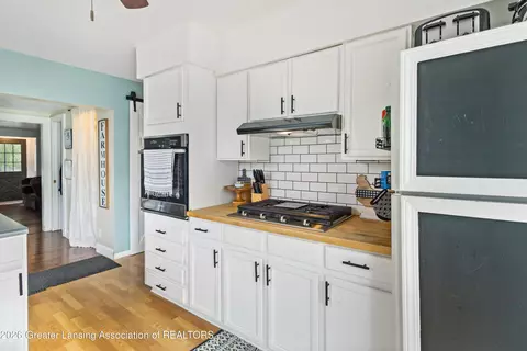 Kitchen - 302 Wilson St, Dewitt, MI 48820 photo 4 of 5