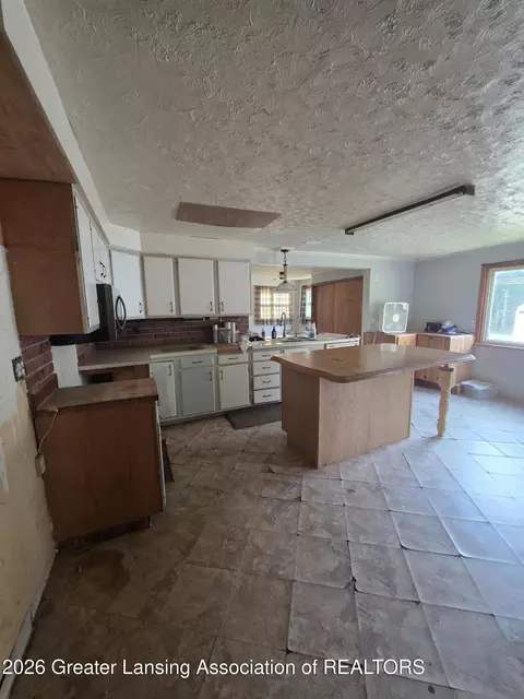 Kitchen - 8563 Benton Rd, Grand Ledge, MI 48837 photo 1 of 2
