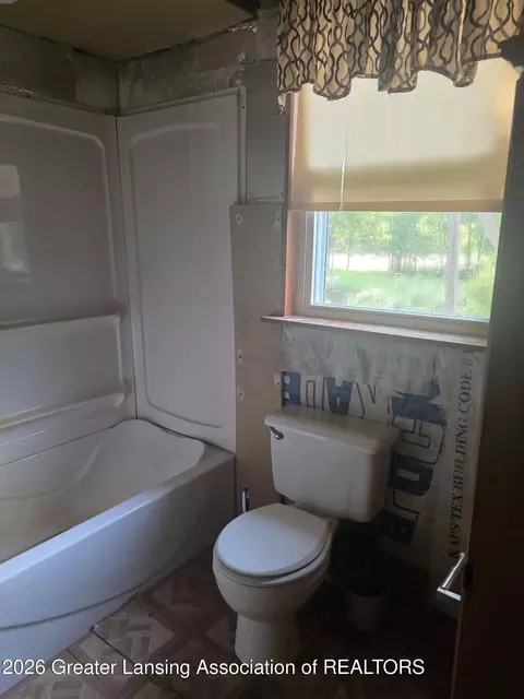 Bath - 8563 Benton Rd, Grand Ledge, MI 48837 photo 1 of 2