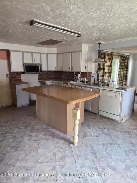 Kitchen - 8563 Benton Rd, Grand Ledge, MI 48837 photo 2 of 2