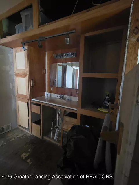 Bath - 8563 Benton Rd, Grand Ledge, MI 48837 photo 2 of 2
