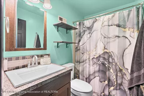 Bath - 617 Irvington Ave, Lansing, MI 48910 photo 1 of 1