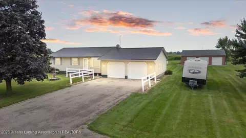 8595 W Price Rd, Saint Johns, MI 48879