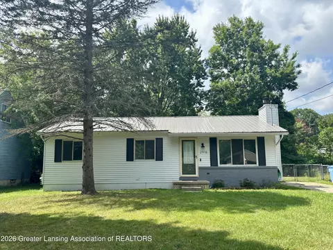 2916 Viking St, Lansing, MI 48911