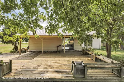 Exterior - 1189 E Maple Rapids Rd, Saint Johns, MI 48879 photo 2 of 5