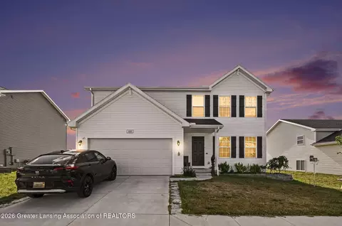 608 Muirfield Dr, Eaton Rapids, MI 48827