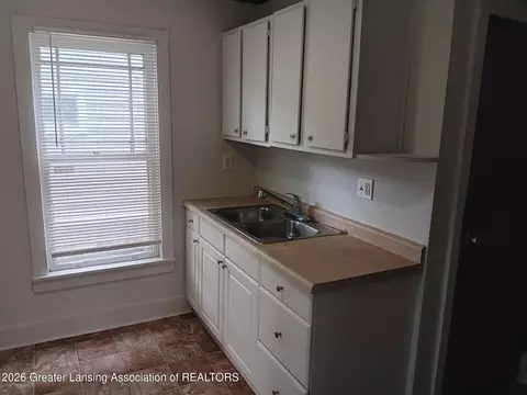 908 N Pine St, Lansing, MI 48906 photo 2