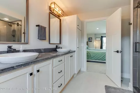 Bath - 14250 Clairmont Dr, Bath, MI 48808 photo 4 of 6