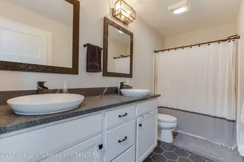 Bath - 14250 Clairmont Dr, Bath, MI 48808 photo 5 of 6