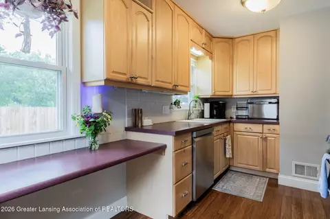 Kitchen - 2014 Devonshire Ave, Lansing, MI 48910 photo 4 of 5