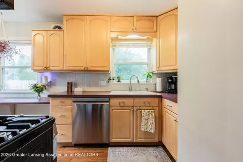 Kitchen - 2014 Devonshire Ave, Lansing, MI 48910 photo 5 of 5