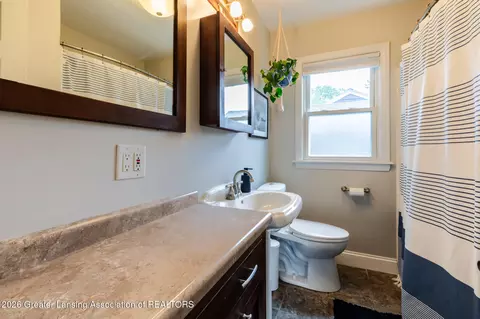 Bath - 2014 Devonshire Ave, Lansing, MI 48910 photo 3 of 3