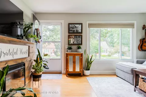 Entry Way - 2014 Devonshire Ave, Lansing, MI 48910 photo 1 of 7