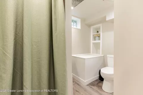 Bath - 2014 Devonshire Ave, Lansing, MI 48910 photo 1 of 3