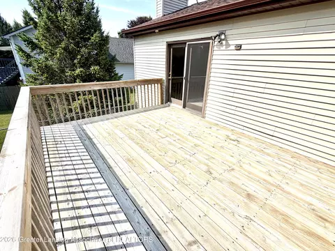 Exterior - 1114 Wolf Run Dr, Lansing, MI 48917 photo 6 of 9