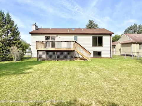 Exterior - 1114 Wolf Run Dr, Lansing, MI 48917 photo 8 of 9