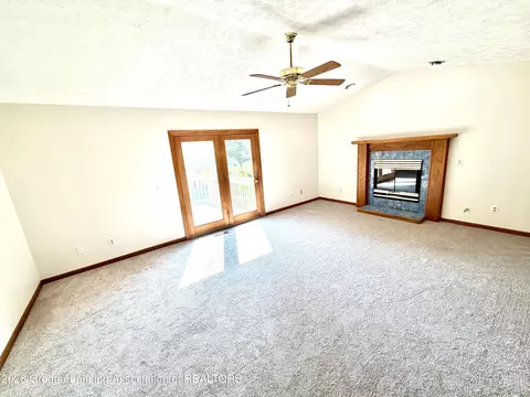 Living - 1114 Wolf Run Dr, Lansing, MI 48917 photo 2 of 5