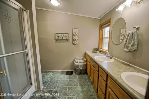 Bath - 4065 S Lyons Rd, Lyons, MI 48851 photo 1 of 3