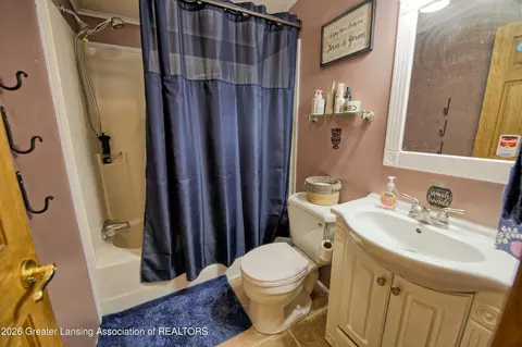Bath - 4065 S Lyons Rd, Lyons, MI 48851 photo 3 of 3