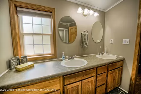 Bath - 4065 S Lyons Rd, Lyons, MI 48851 photo 2 of 3