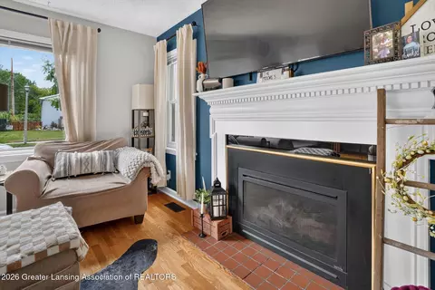 Living - 2001 Devonshire, Lansing, MI 48910 photo 2 of 2