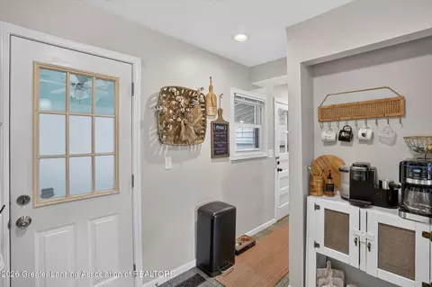 Entry Way - 2001 Devonshire, Lansing, MI 48910 photo 6 of 7