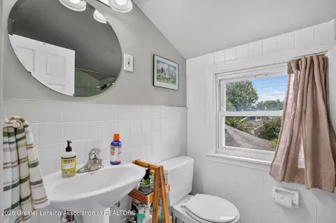Bath - 2001 Devonshire, Lansing, MI 48910 photo 2 of 4