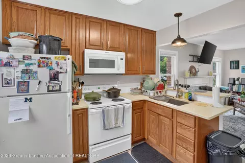 Kitchen - 2001 Devonshire, Lansing, MI 48910 photo 4 of 9