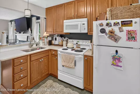 Kitchen - 2001 Devonshire, Lansing, MI 48910 photo 7 of 9