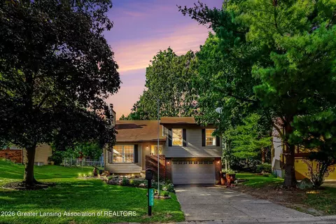 4266 Park Ln, Holt, MI 48842