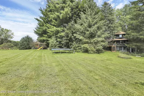 Exterior - 525 N Cedar Rd, Mason, MI 48854 photo 5 of 11