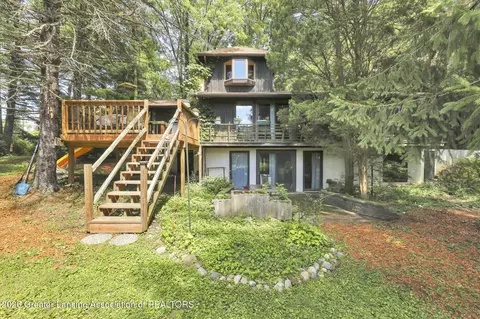 Exterior - 525 N Cedar Rd, Mason, MI 48854 photo 3 of 11
