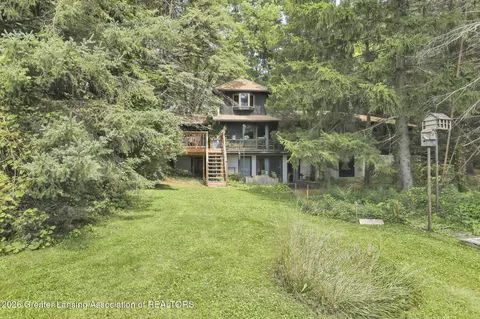 Exterior - 525 N Cedar Rd, Mason, MI 48854 photo 4 of 11