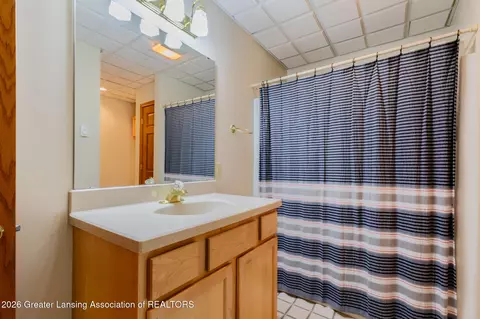 Bath - 5601 Wild Iris Ln, Haslett, MI 48840 photo 5 of 5
