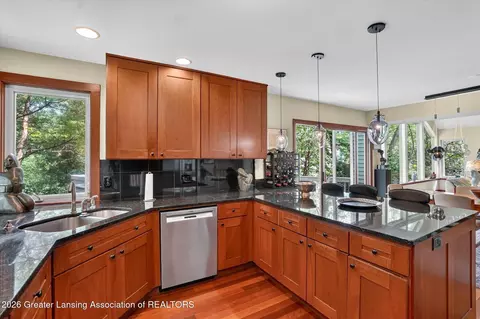 Kitchen - 16817 Cedarbrook Dr, Haslett, MI 48840 photo 2 of 5