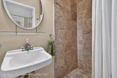Bath - 16817 Cedarbrook Dr, Haslett, MI 48840 photo 3 of 9